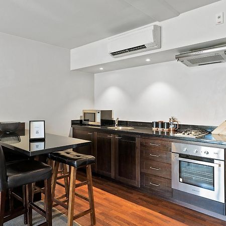 Lakeside Living - Modern 2-Bedroom Apartment Квінстаун Екстер'єр фото