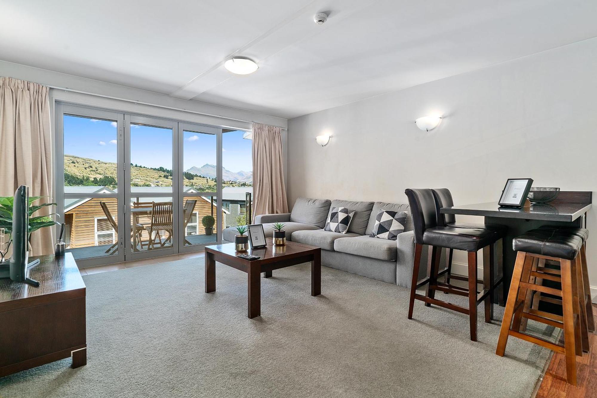 Lakeside Living - Modern 2-Bedroom Apartment Квінстаун Екстер'єр фото